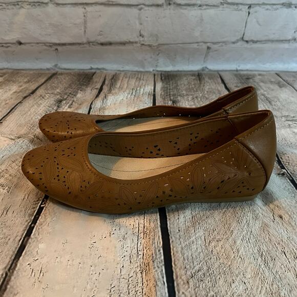Baretraps Women’s Brown Flats with Memory Foam, Size 11, Pre-owned - Picture 2 of 8